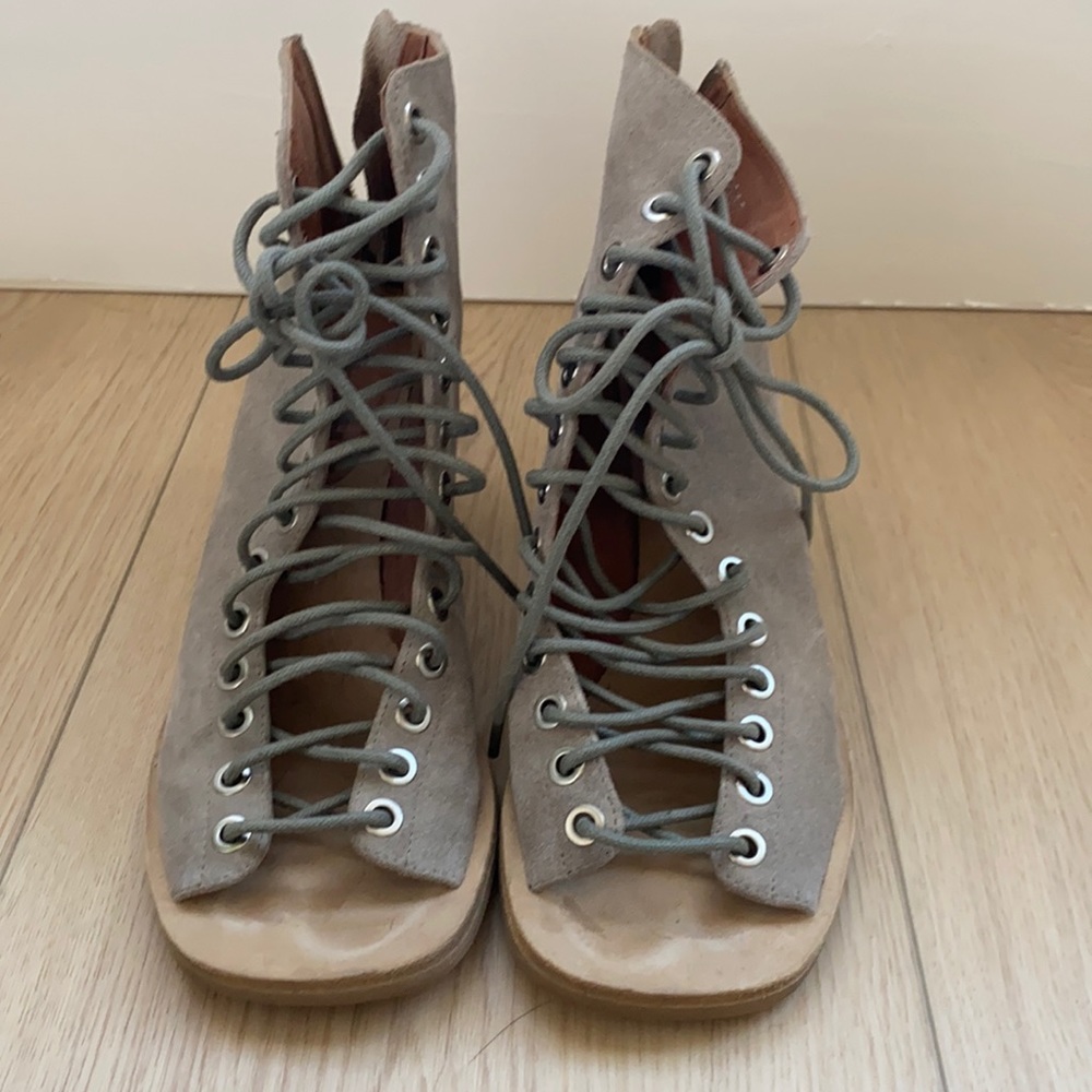 Jeffery Campbell. 7. Cors.
